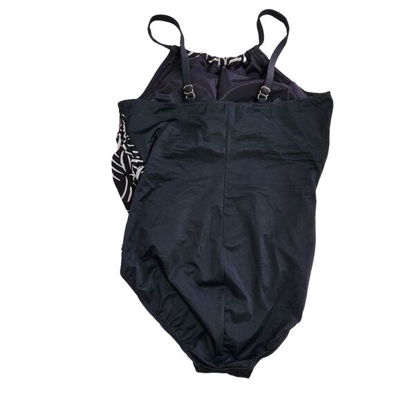 Trimshaper Hard to Be Leaf Black White Ruched Neck One Piece Swimsuit Size 20W - Picture 4 of 10